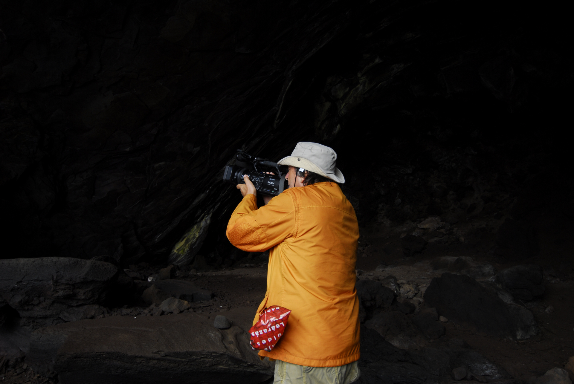 Rapa Nui — Hanga Poukura cave