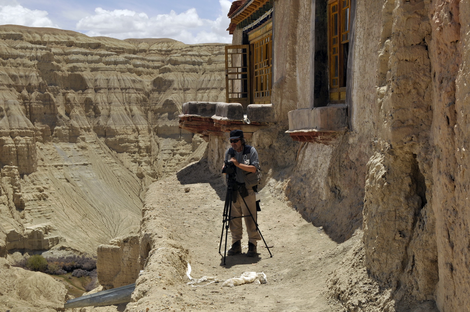 Tibet — Monastery on the canyon edge